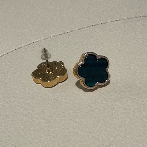 Clover Green and Gold 5 Motif Bracelet Charm Necklace Stud Earrings Set New - Picture 6 of 9